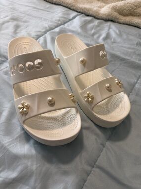 CROCS  baya platform bride White Pearl-Embellished Double-Strap Slides size 10